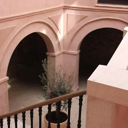 Palau Macelli & 4*