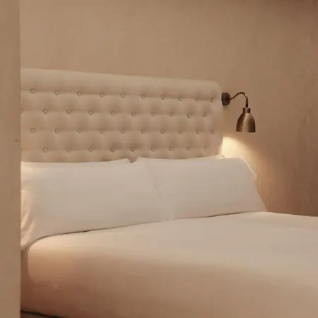 Palau Macelli & كاستيلو دي إمبوريس