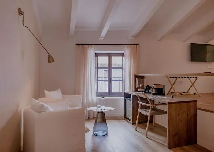 Palau Macelli & מלון 4*