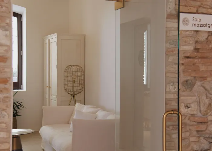 Palau Macelli & 4*